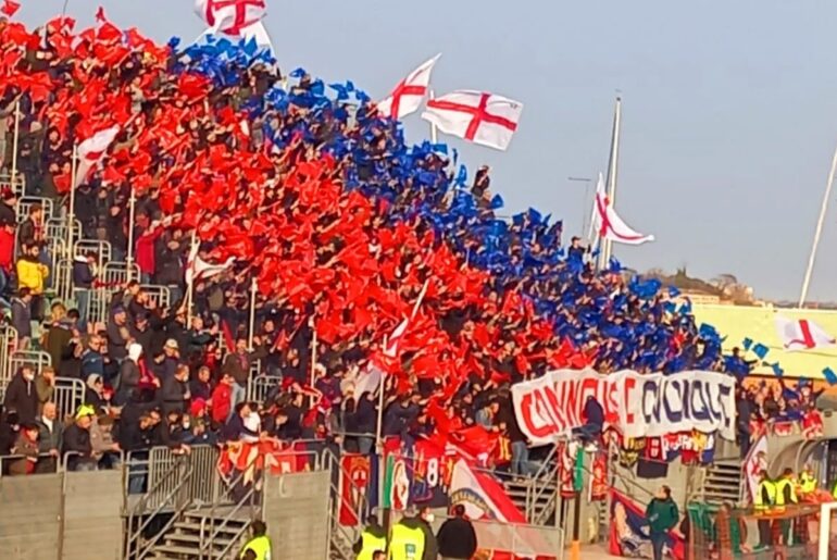 I tifosi del Genoa non smettono di cantare: show al Penzo dopo il fischio finale